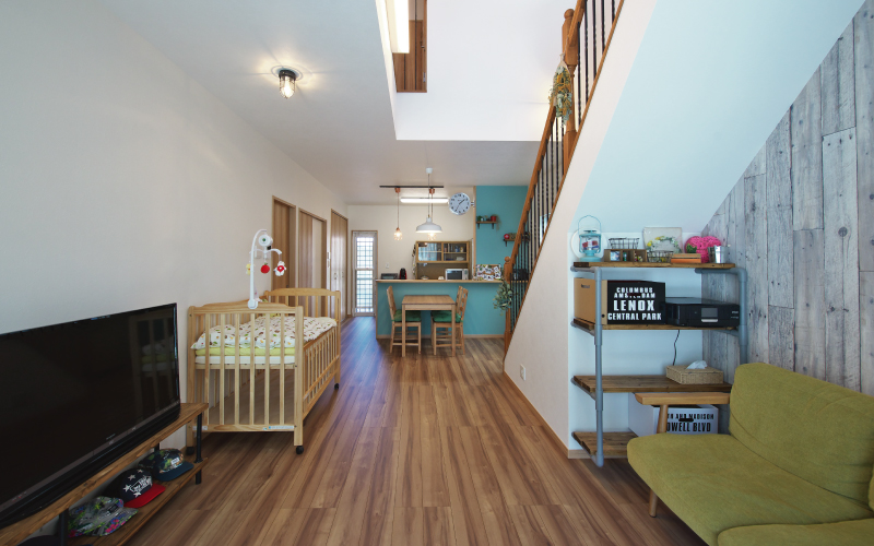 ブルーが鮮やかな西海岸風の家 の画像1