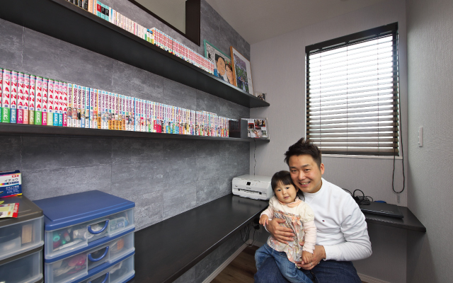 高さと広がりを満喫する家の画像