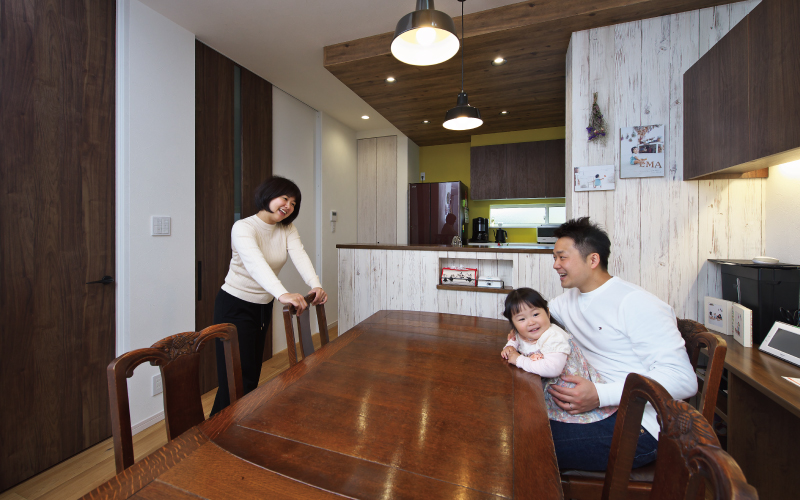 高さと広がりを満喫する家 の画像1