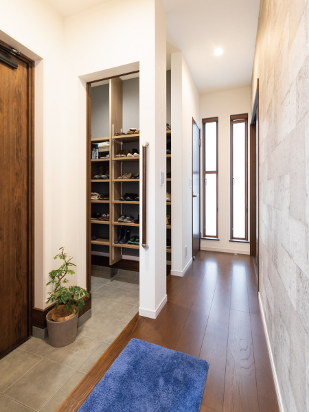 オシャレなスリット階段のある家 の画像3