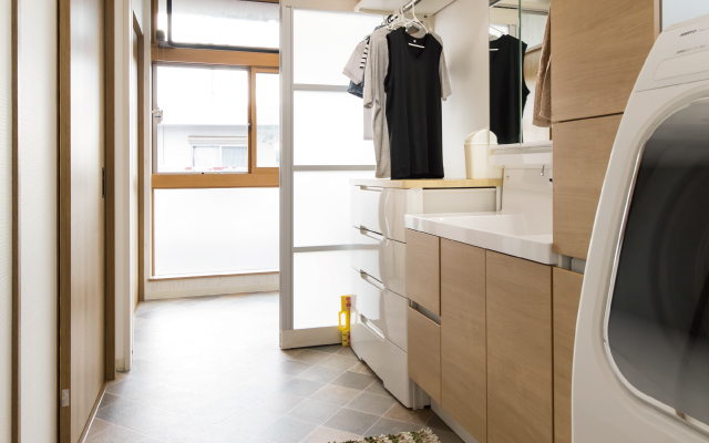 ２階リビングの明るい家の画像