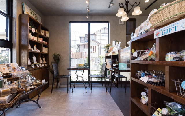 オシャレに彩った店舗併用住宅 の画像2