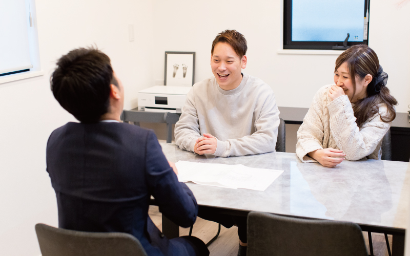 モノトーンで落ち着いた雰囲気の家 の画像3