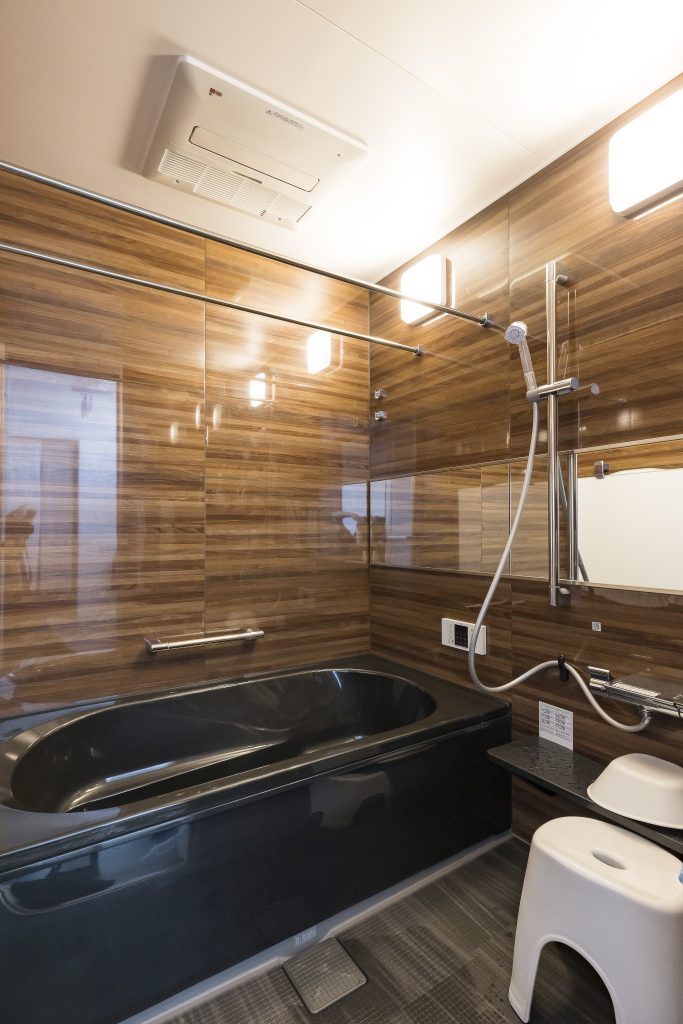 おしゃれなバーカウンターのある家 の画像8