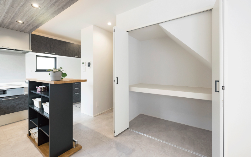 広々としたモダンリビングの家 の画像4