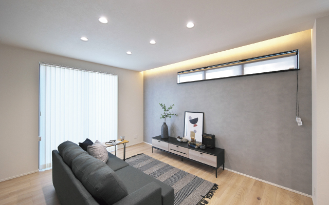 木のあたたかみ感じるモダンな家の画像