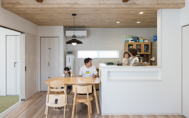 ウォークスルークローゼットのある家の画像