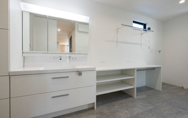 プライベートパティオのある家の画像