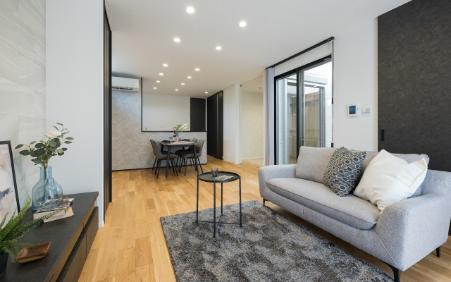 テラスを囲む開放的な4LDKのお家の画像