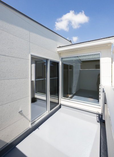 開放的な吹き抜けリビングの家 の画像8