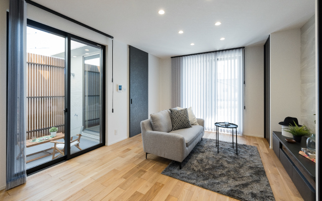 テラスを囲む開放的な4LDKのお家の画像