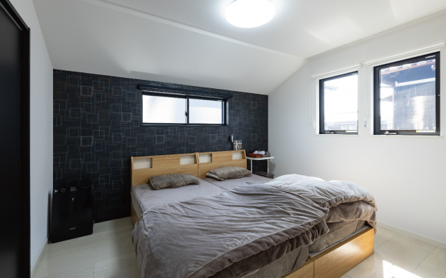 広々バルコニーでくつろぎのある暮らしの画像